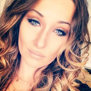 Meet your Posher, Carrie